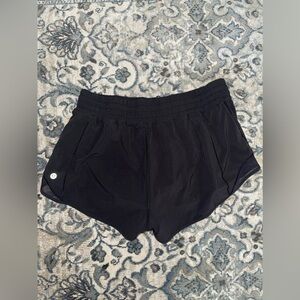 Lululemon hotty hot shorts 2.5”